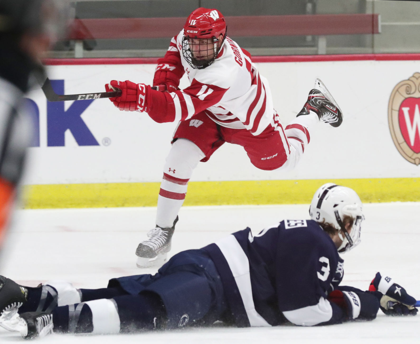 02BadgersHockey0824AJA-11232020202827